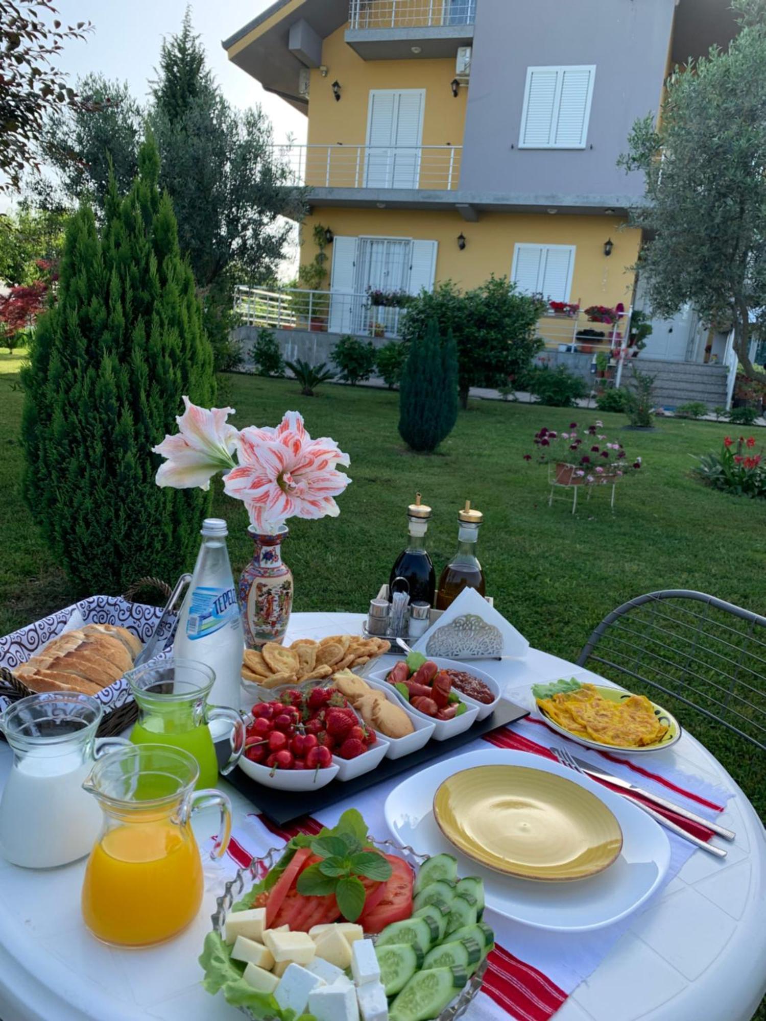 Hotel Villa Linda Shkodër Exteriör bild